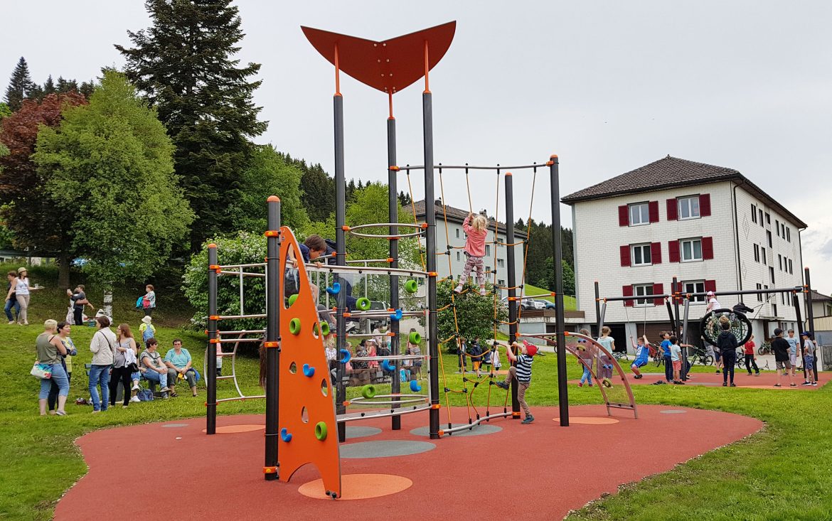La place de jeux du Brassus est ouverte!